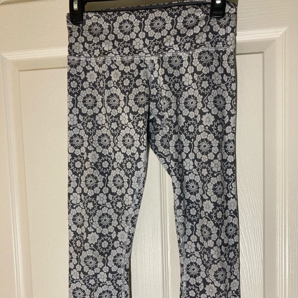 Lululemon Capri leggings rare floral print